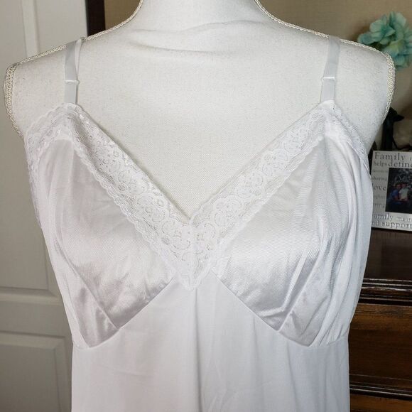 Womens Vanity Fair Snow White Nylon Lace Trim Full Slip Dress - Picture 3 of 7
